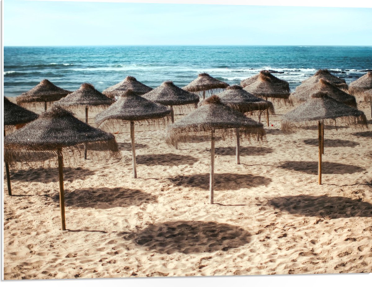 PVC Schuimplaat- Zee - Strand - Zand - Parasols - 80x60 cm Foto op PVC Schuimplaat