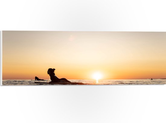 PVC Schuimplaat- Zee - Zonsondergang - Surfplank - Surfers - Hobby - 60x20 cm Foto op PVC Schuimplaat