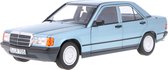 De 1:18 Diecast Modelauto van de Mercedes-Benz 190E uit 1984 in lichtblauw. De fabrikant van het schaalmodel is Norev. Dit model is alleen online verkrijgbaar.