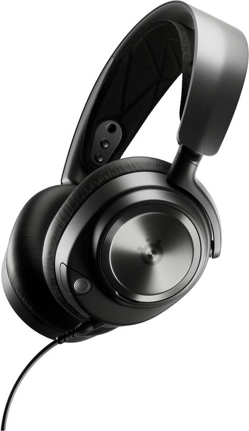 Zwarte SteelSeries Arctis Nova Pro gaming headset, schuin van voren bekeken.