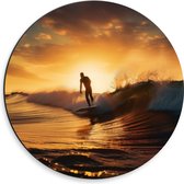 Dibond Muurcirkel - Surfer in Actie tijdens Zonsondergang - 30x30 cm Foto op Aluminium Muurcirkel (met ophangsysteem)