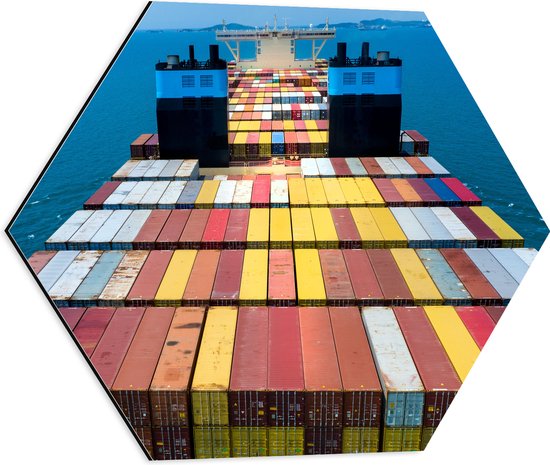 Dibond Hexagon - Stapels Containers op Vrachtschip op het Water - 50x43.5 cm Foto op Hexagon (Met Ophangsysteem)