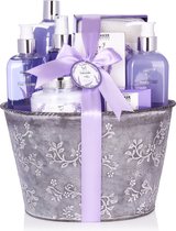 BRUBAKER Cosmetics Bad en Body Set - Lavendel Geur - Cadeautip Vrouw - Cadeau Idee - 9-delige Cadeauset in een Vintage Plantenbakje - Moederdag cadeautje