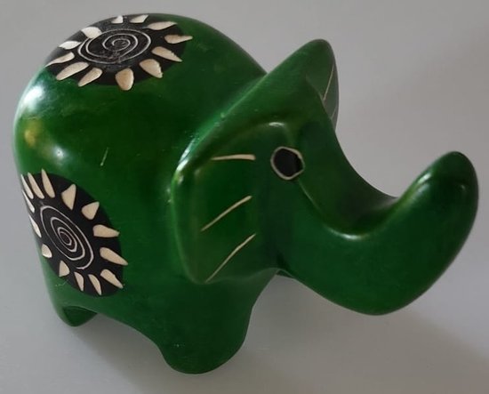 Nog meer sfeer in uw woonomgeving met dit prachtig handgemaakte olifantje! Een bijzonder olifantje gemaakt van speksteen, een zachte natuursteen. Vind een gezellig plekje in je huis, serre/tuinkamer of in de werkkamer. Voor uzelf of als Cadeau.