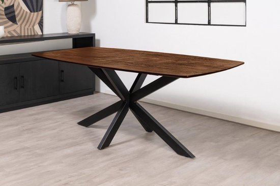 Floor tafel met gecurved Mango houten blad van 220 x 100 cm met facetrand aan onderzijde. Bladkleur bruin gezandstraald. Onderstel is een spinpoot in de kleur zwart.
