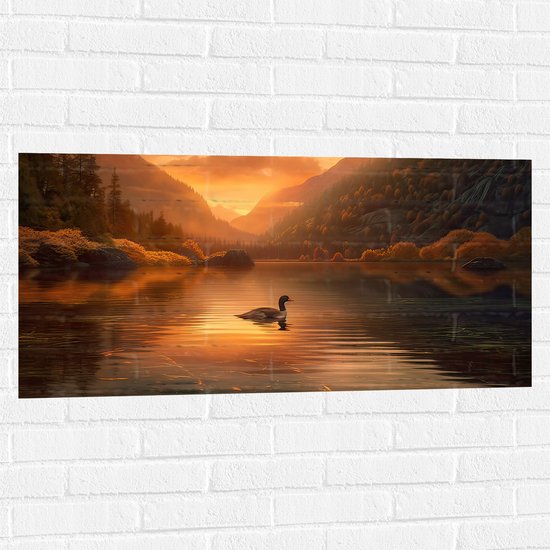 Muursticker - Zwaan Dobberend op het Meer in Dal van Bergen bij Oranjekleurige Achtergrond - 100x50 cm Foto op Muursticker