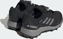 Zwarte wandelschoenen met grijze zolen en zijkanten. 'TERREX' en 'GORE-TEX' logo's.