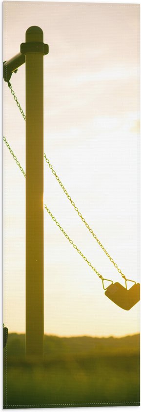 Vlag - Schommelende Schommels in Zonnige Weide - 20x60 cm Foto op Polyester Vlag