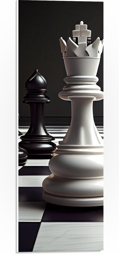 PVC Schuimplaat- Zwarte Schaakstukken om Witte Koning op Schaakbord (Zwart-wit) - 20x60 cm Foto op PVC Schuimplaat