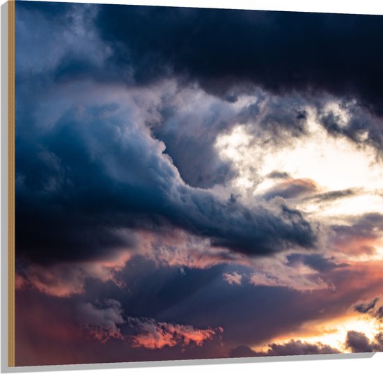 Hout - Donkere Wolken bij Zonsondergang - 100x100 cm - 9 mm dik - Foto op Hout (Met Ophangsysteem)