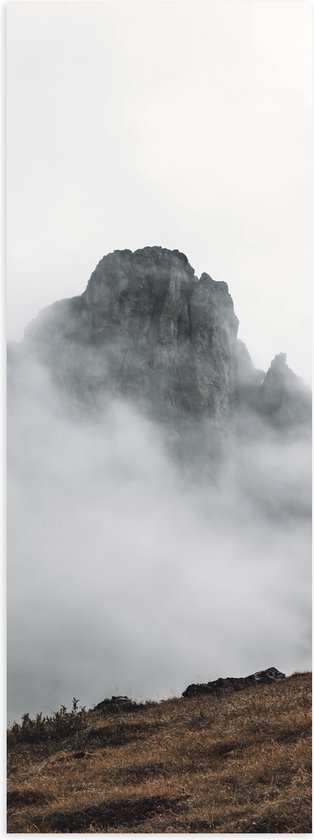 Poster Glanzend – Bergen - Rotsen - Steen - Wolken - Mist - 20x60 cm Foto op Posterpapier met Glanzende Afwerking