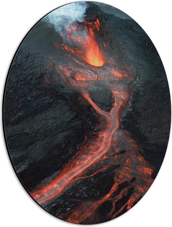 Dibond Ovaal - Berg - Vulkaan - Vuur - Lava - Zwart - Oranje - Rook - 30x40 cm Foto op Ovaal (Met Ophangsysteem)