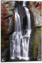 Tuinposter – Berg - Waterval - Water - Bomen - 60x80 cm Foto op Tuinposter (wanddecoratie voor buiten en binnen)