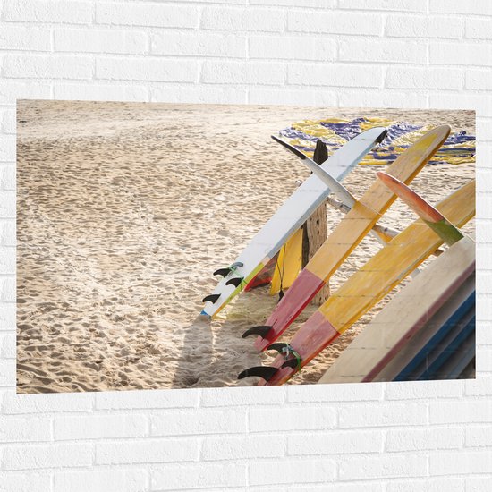 Muursticker - Surfborden bij Tentje op het Strand - 120x80 cm Foto op Muursticker