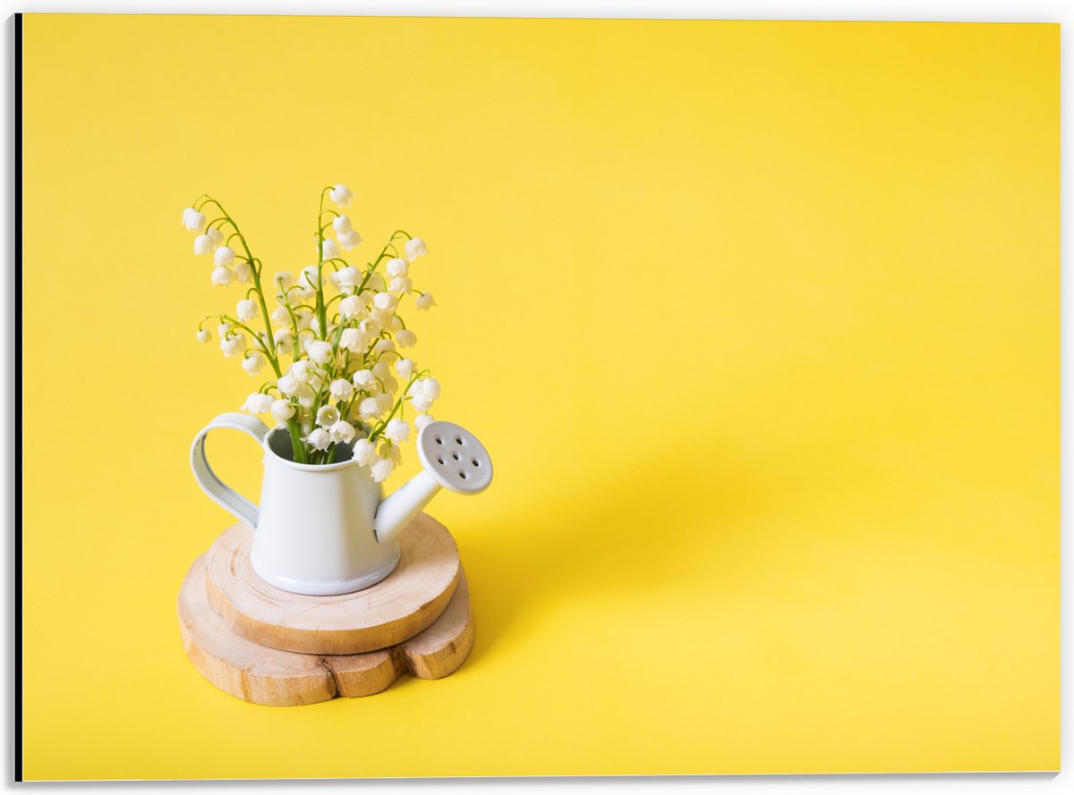 Dibond - Boeket in Gieter met Gele Achtergrond - 40x30 cm Foto op Aluminium (Wanddecoratie