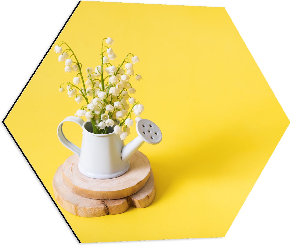 Dibond Hexagon - Boeket in Gieter met Gele Achtergrond - 60x52.2 cm Foto op Hexagon (Met O