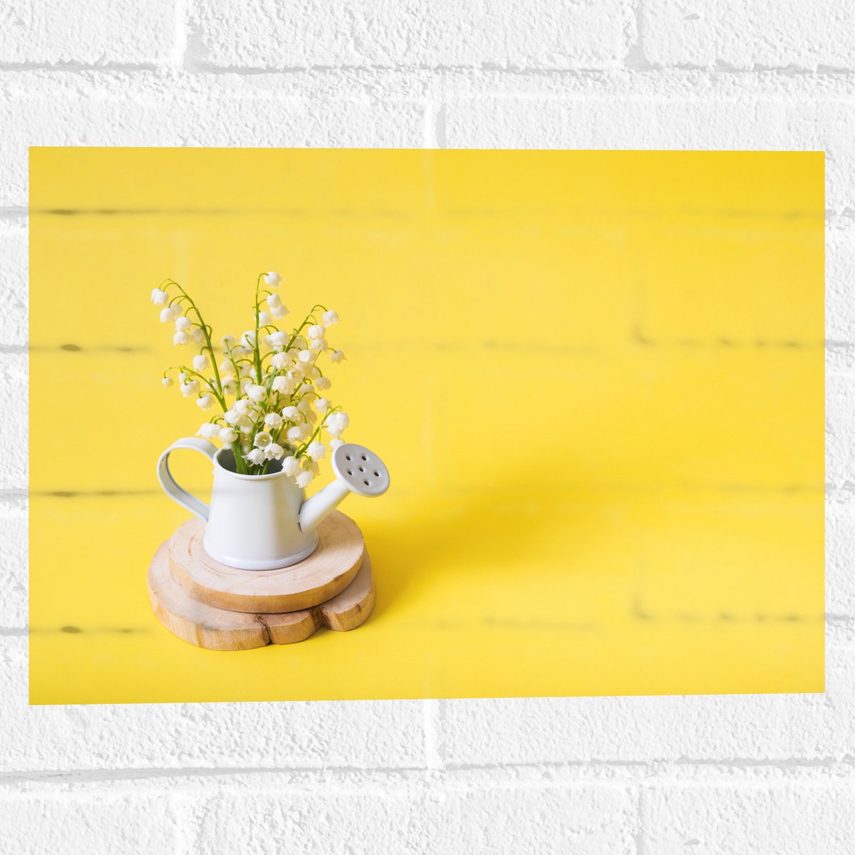 Muursticker - Boeket in Gieter met Gele Achtergrond - 40x30 cm Foto op Muursticker