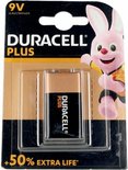 Duracell Plus 9V batterij in blisterverpakking met roze konijn en "+50% Extra Life" tekst.