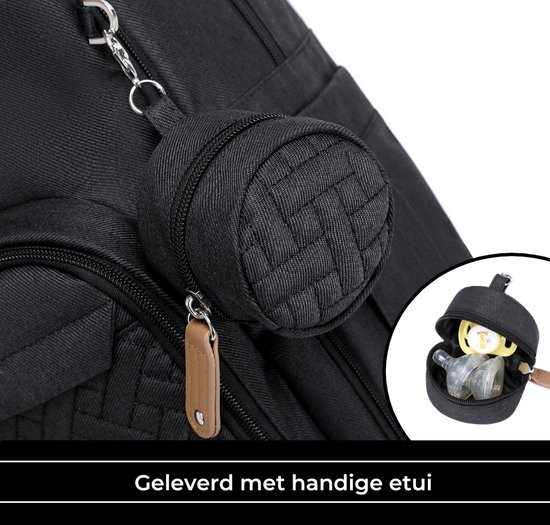 Zwarte, ronde etui voor spenen, bevestigd aan de zwarte luiertas. Inclusief met handige etui.