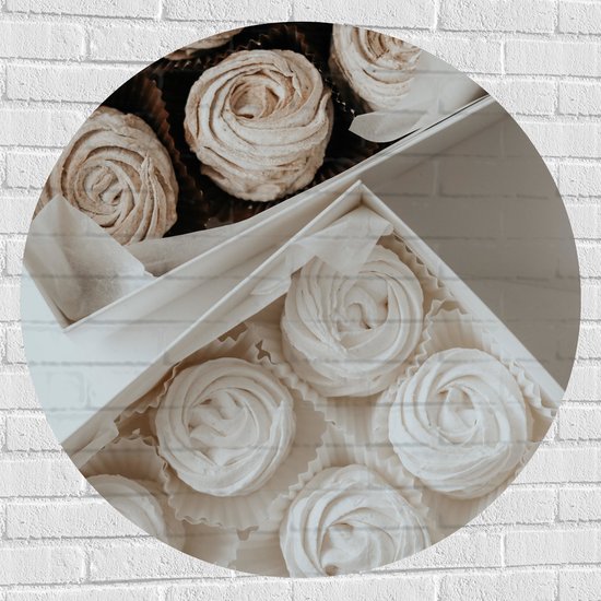 Muursticker Cirkel - Cupcakes in Doosjes met Witte Botercrème - 100x100 cm Foto op Muursticker