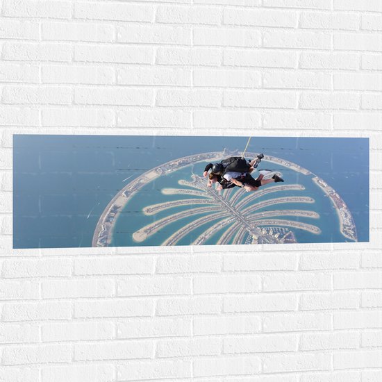 Muursticker - Parachutespringer boven de Palm van Dubai - 120x40 cm Foto op Muursticker