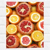 Muursticker - Achtergrond van Bloedsinasappels, Sinaasppels en granaatappel - 30x40 cm Foto op Muursticker