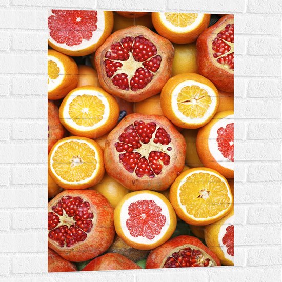 Muursticker - Achtergrond van Bloedsinasappels, Sinaasppels en granaatappel - 60x90 cm Foto op Muursticker