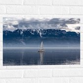 Muursticker - Zeilschip Varend over Wateren in Sneeuwlandschap - 60x40 cm Foto op Muursticker