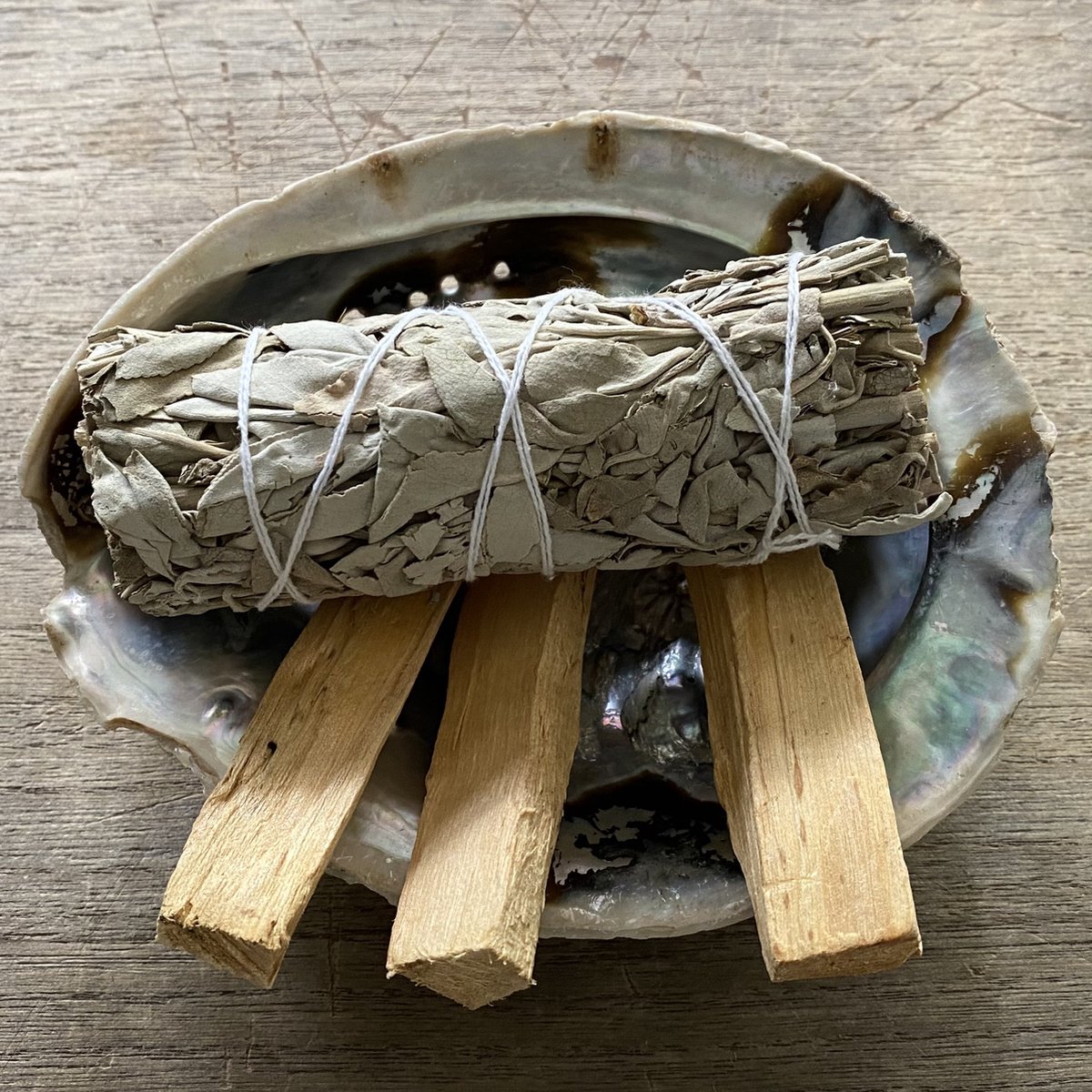 Smudgeset Abalone schelp - Witte Salie - Palo Santo - Smudge - Reinigend - Positiviteit - Thuis - Interieur - Decoratie - Sfeerfilmpje — cadeau in Cadeau-ideeën - foto 6