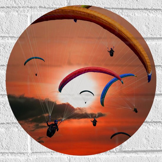 Muursticker Cirkel - Grote Groep Paragliders tijdens Roodkleurige Zonsondergang - 40x40 cm Foto op Muursticker