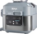 Grijze Ninja Speedi multicooker met digitaal display, staand op een witte achtergrond.
