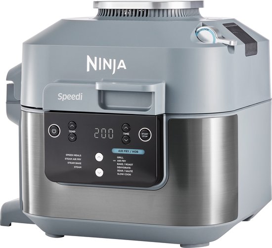 Grijze Ninja Speedi multicooker met digitaal display, staand op een witte achtergrond.