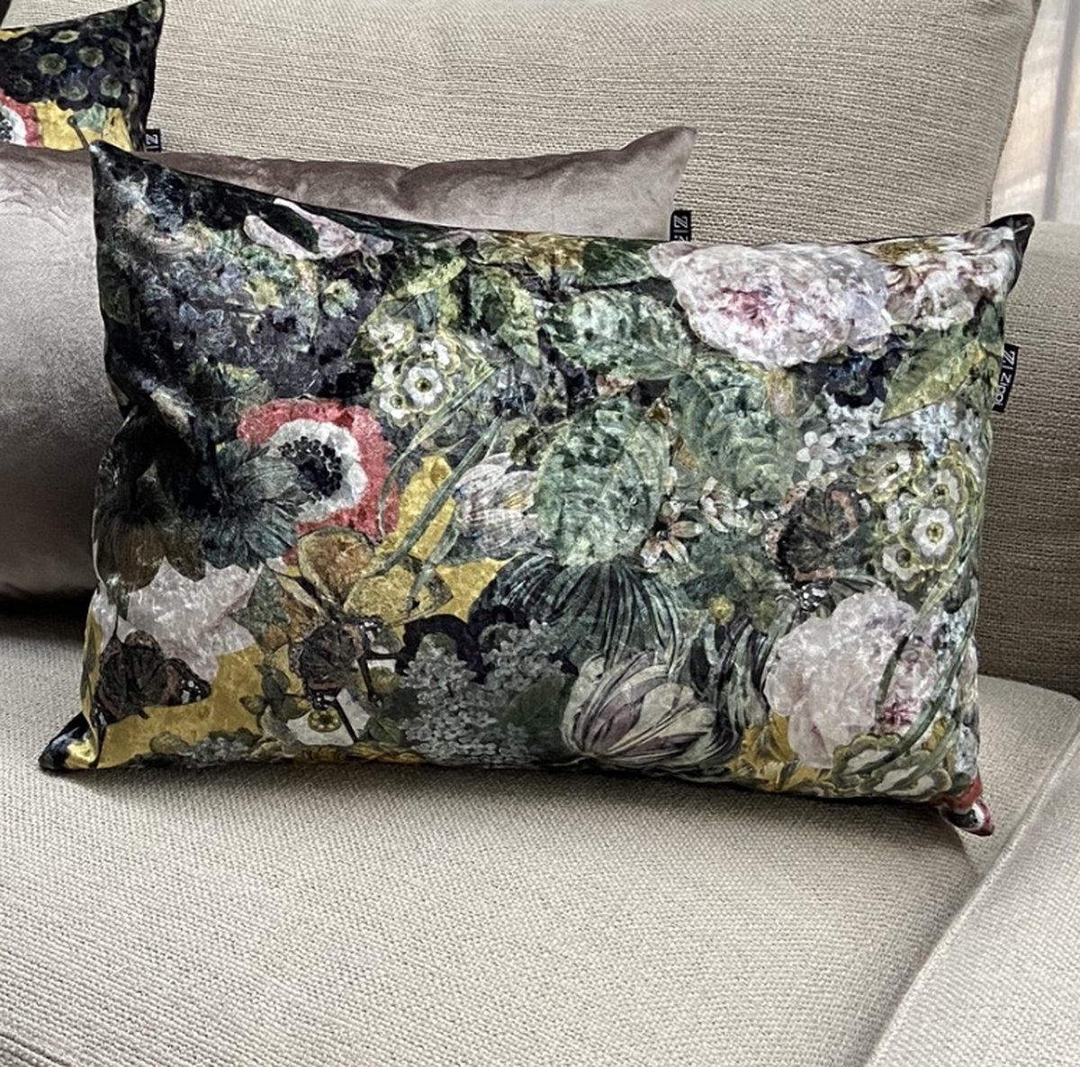 Zippi Design Flower Art Sierkussen 40 x 60 cm Luxe (veren vulling) kleur zwart geel wit groen rood bloemen