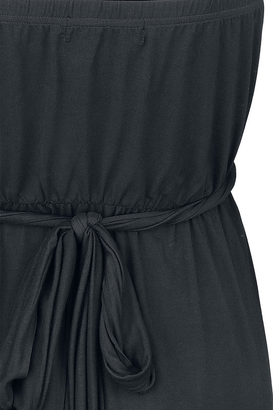 Detail van een zwarte top in strapless model, met geknoopte ceintuur.