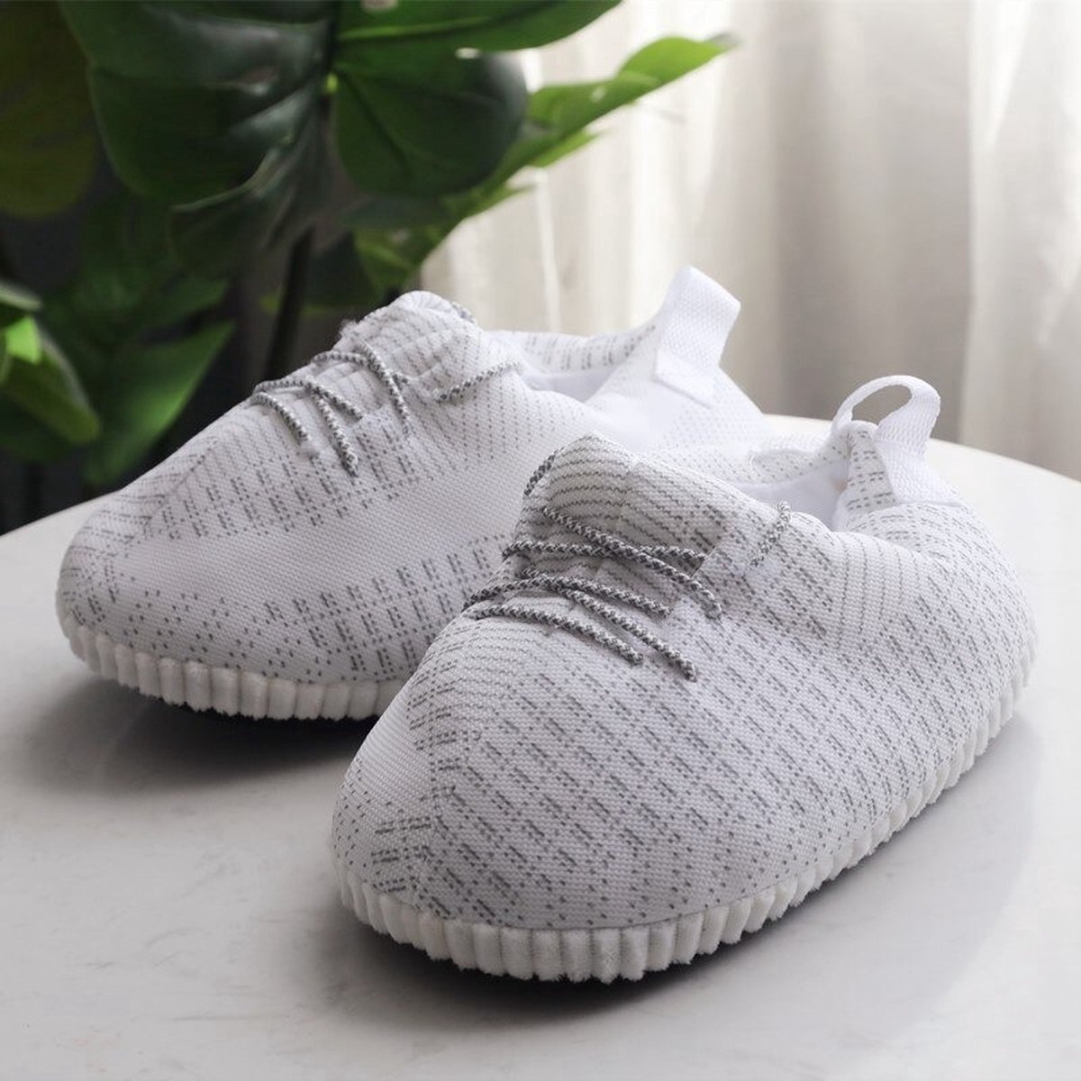 WVspecials Sneaker Sloffen Wit - Sloffen - Pantoffels - Yeezy sloffen - Comfortabel - Maat 35/42 One Size - Unisex - Winter - Black Friday - Sinterklaas