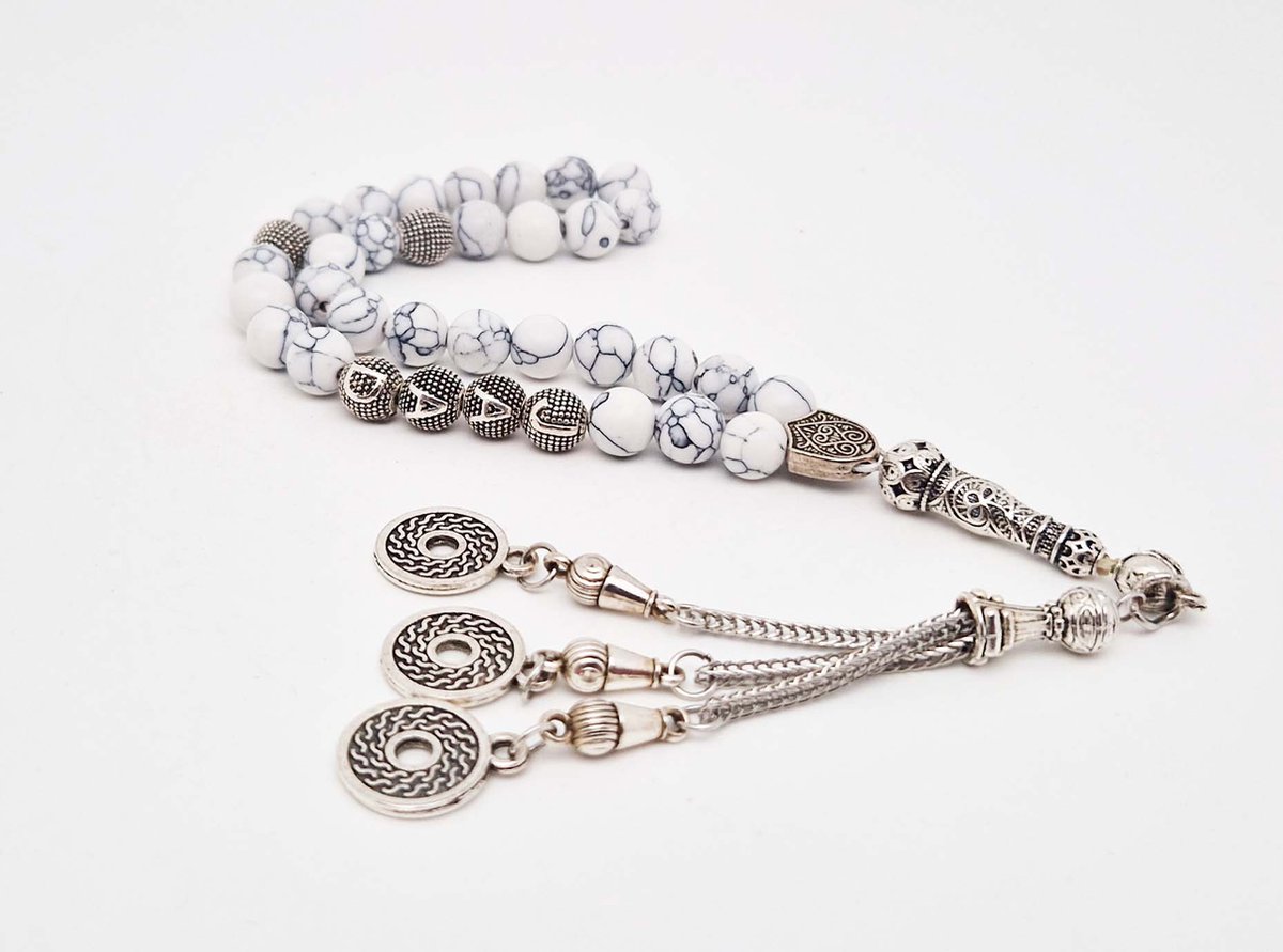 Handgemaakte naam tasbih 33 Kralen Natuursteen “Howlite Wit ” - met metaal tassel “Omarmen"- Met je naam of de naam van uw geliefde- 8 mm diameter van de korrel