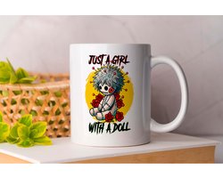 Mok Just a girl with a Doll - CuteCreepy - CreepyCute - SpookyCute - DarkCute - SchattigEng - GriezeligSchattig - SpookyLief - DonkerSchattig