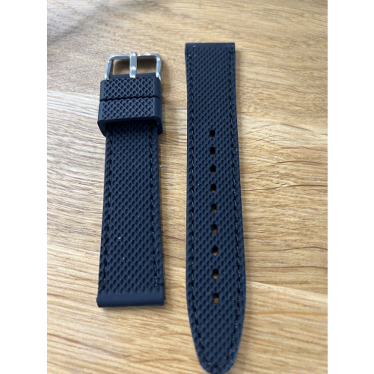 Horlogeband-rubber-juweliers kwaliteit -18 mm breed-anti allergisch-model B32-zwart