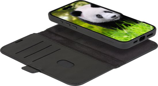 Étui portefeuille noir avec un panda sur l'écran, ouvert avec des fentes à l'intérieur.