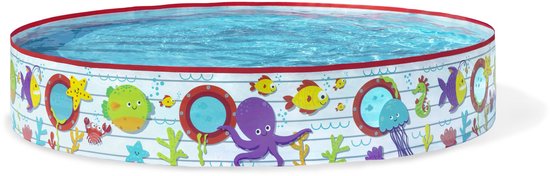 Rond kinderzwembad met water, versierd met onderwaterdieren en patrijspoorten.