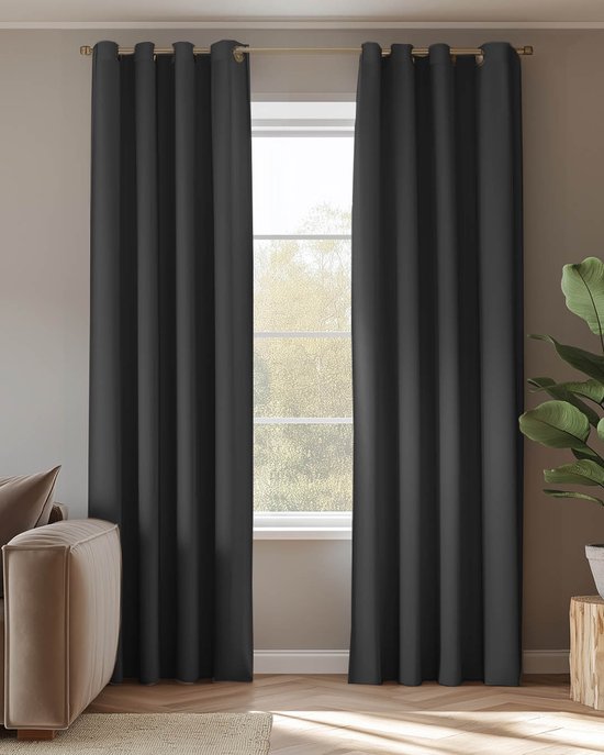 HOOMstyle Kant en Klaar Gordijn - Verduisterend - Met Ringen - 270x140cm - Zwart - 1 Stuk