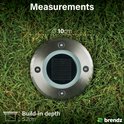 Een ronde Brendz grondspot met zilveren rand en zonnepaneel, op groen gras, met afmetingen.