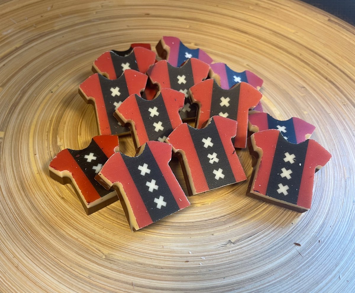 Chocolade voetbalshirt 020 - tenue Amsterdam - Voetbalchocolade - Chocola Amsterdams - 300 gram - 30 stuks