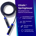 Zwart springtouw met blauwe en grijze accenten, op een blauw-paarse achtergrond.