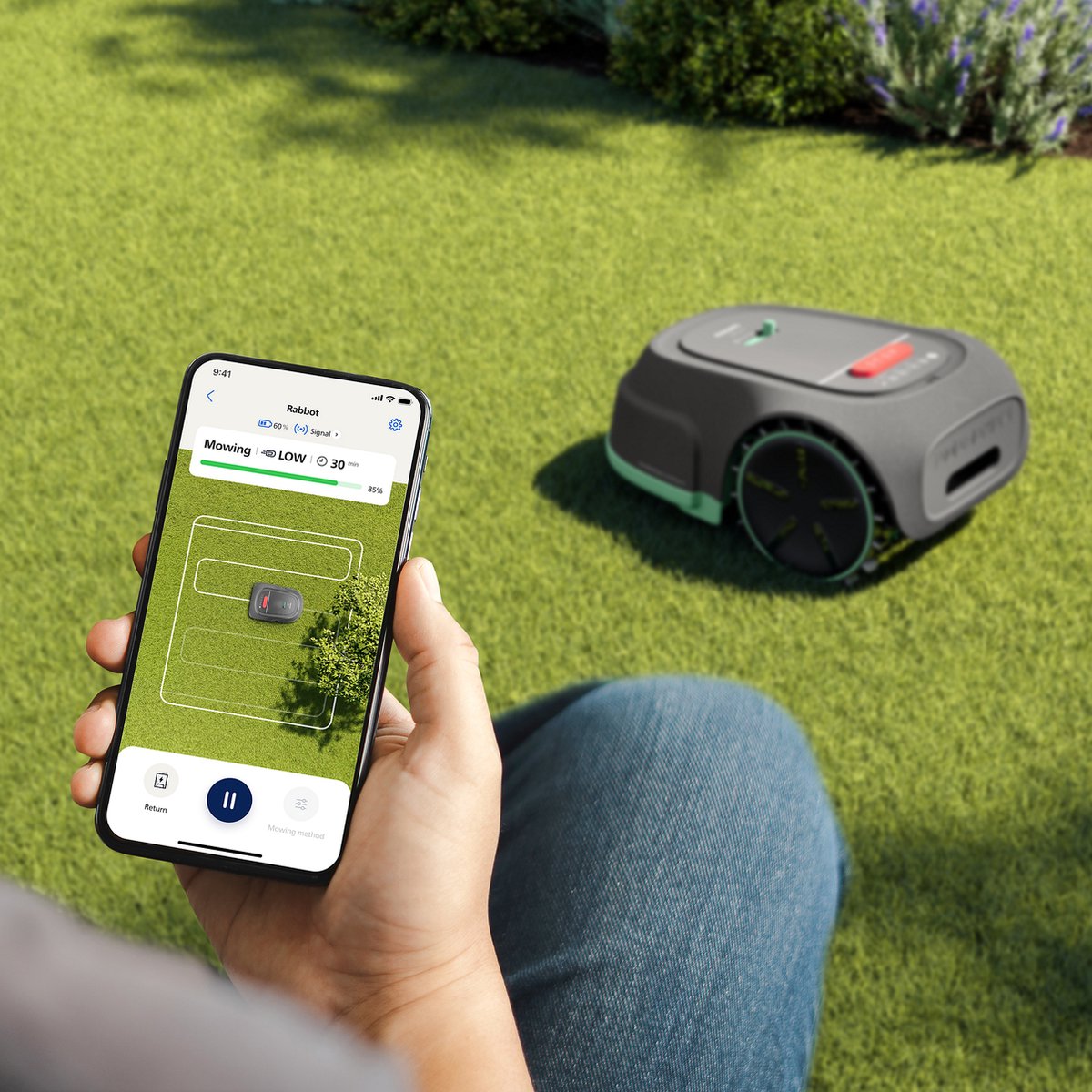 Afbeelding 2 van Philips robotmaaier 3000-serie - kruismaaien, GPS-mapping, slim maaien, regensensor, grijs (RSL3000/10)