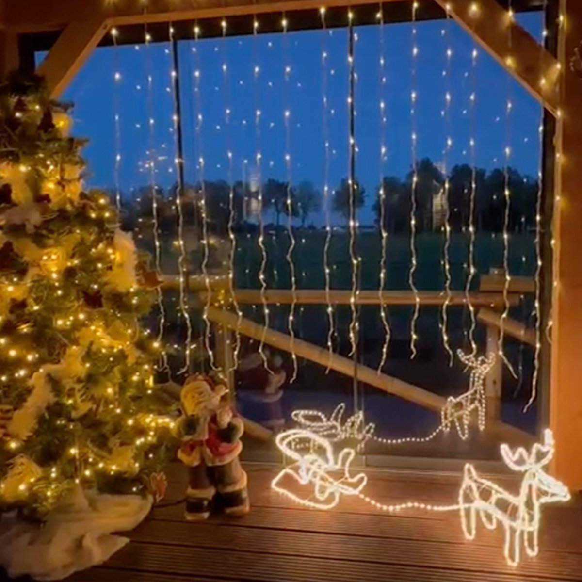 HEM LED Gordijnverlichting – 320 LED – 8 Strengen – Waterval Verlichting – Balkon- Of Raamverlichting – Inclusief Opbergzak