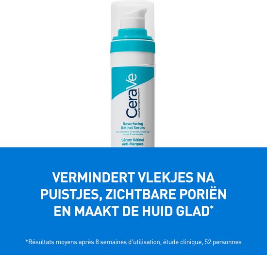 Witte pompflacon met groene en witte banden. CeraVe Resurfacing Retinol Serum. Vermindert vlekjes na puistjes, zichtbare poriën en maakt de huid glad.