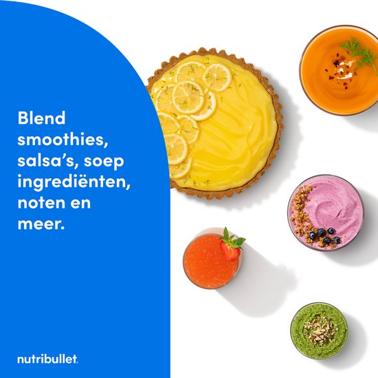 Een gele citroentaart met partjes citroen, een oranje soep, een roze smoothie met bosbessen, een rode smoothie met aardbei en een groene smoothie.