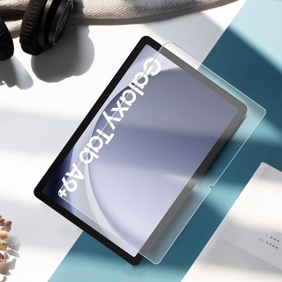 Het aanbrengen van een screenprotector op een Samsung Galaxy Tab A9+.