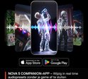 Smartphone met games en geluidsgolven, "Nova 5 Companion-app" met App Store en Google Play logo's.
